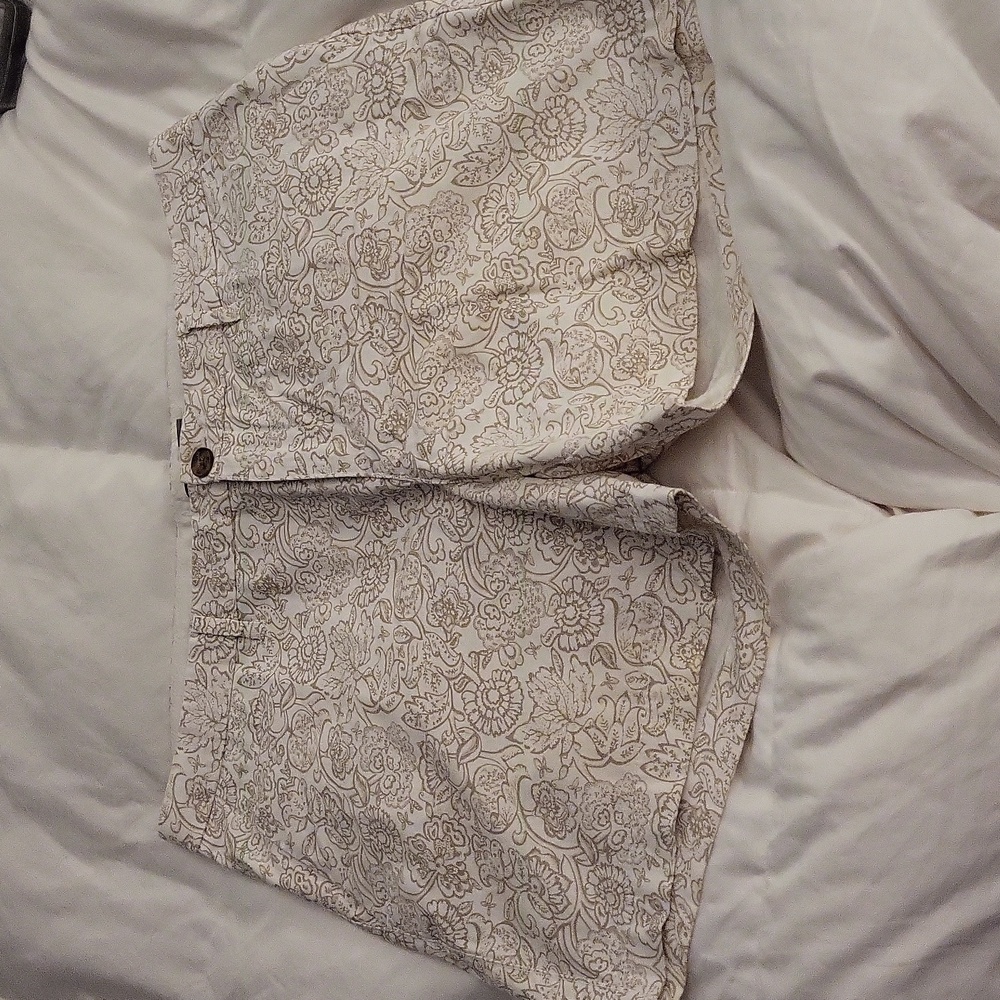 Oldnavy white and tan size 8 shorts